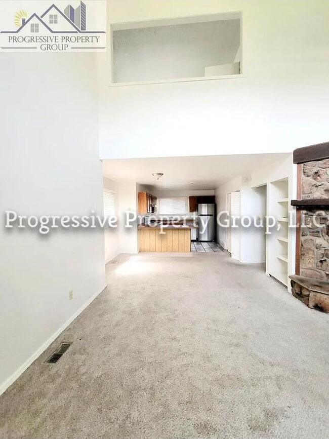 Building Photo - 1140 Magic Lamp Way