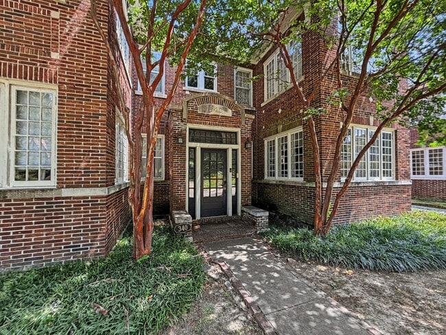 Photo - 340 North McLean Boulevard Apartment