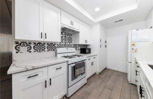 Foto del edificio - 12195 Carnation Ln