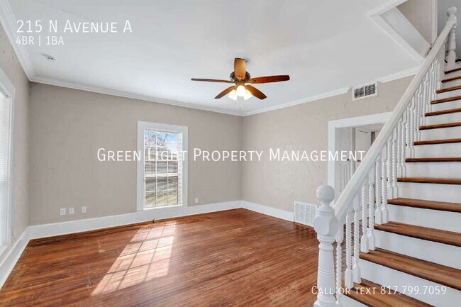 Foto del edificio - 215 N Ave A