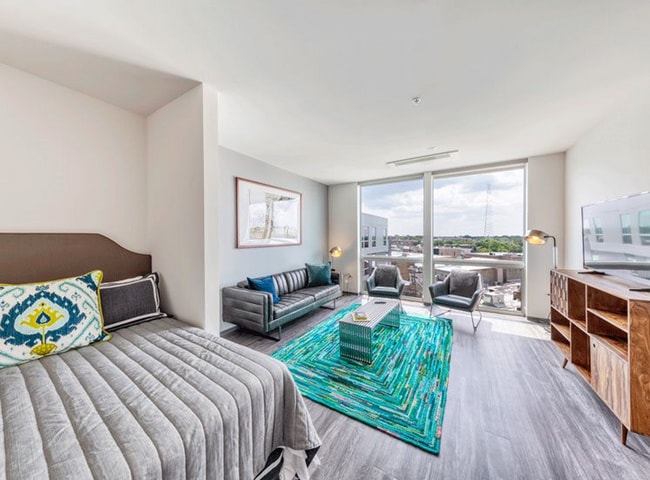 Building Photo - 2354 N California Ave