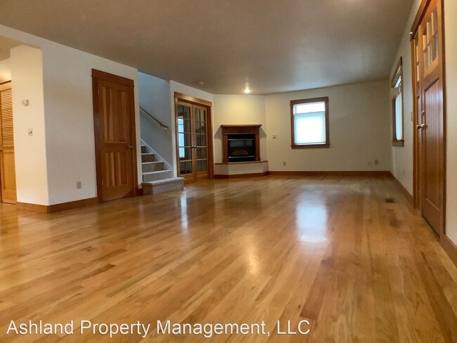 Building Photo - 3 br, 2.5 bath House - 846 Blackberry Lane