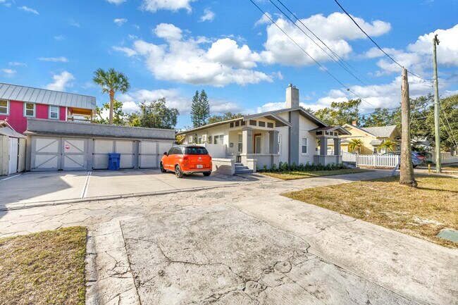 Building Photo - 486 9th Ave N