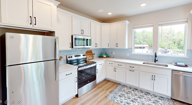 Modern Kitchen + Appliances - The Ridge