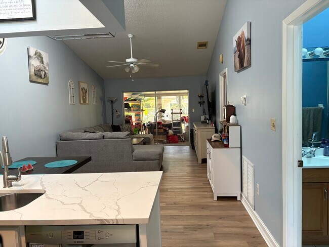 Foto del edificio - 746 N Jefferson Ave