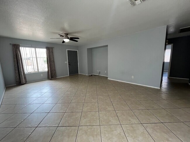 Building Photo - Charming 3-Bedroom Home in Horizons on Camelback with Park Views