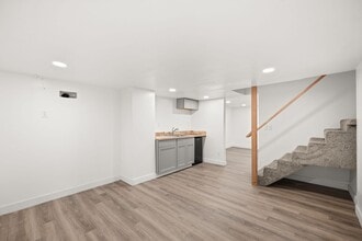 Building Photo - 2624 W 8th Ave