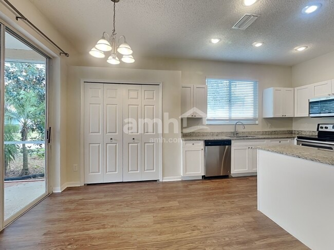 Building Photo - 18212 Hollyhills Way