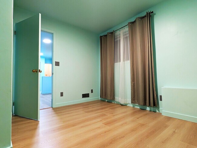 Photo du bâtiment - 6224 Bonnie Ln