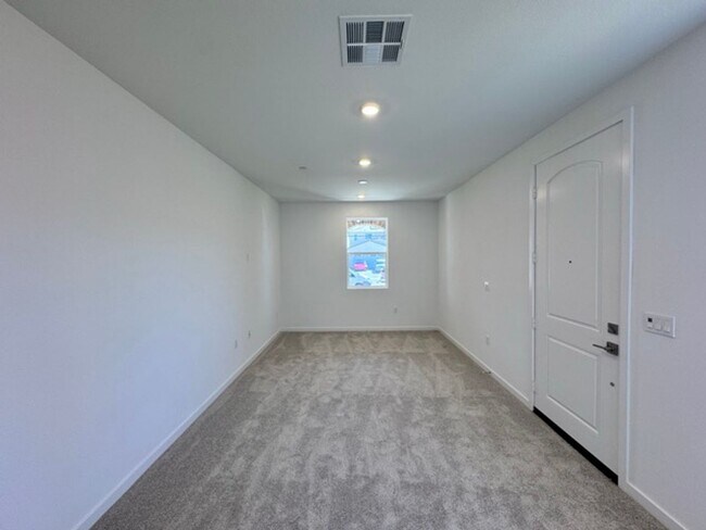 Foto del edificio - Move in by 12/30 and receive $300 off the first month’s rent! Welcome to your private Next Gen ho...