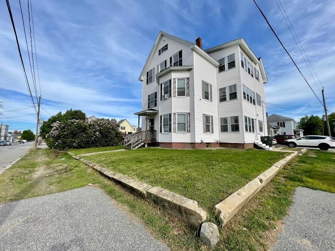 612 Amory St Unit 3, Manchester, NH 03102 Apartment for Rent in Manchester, NH