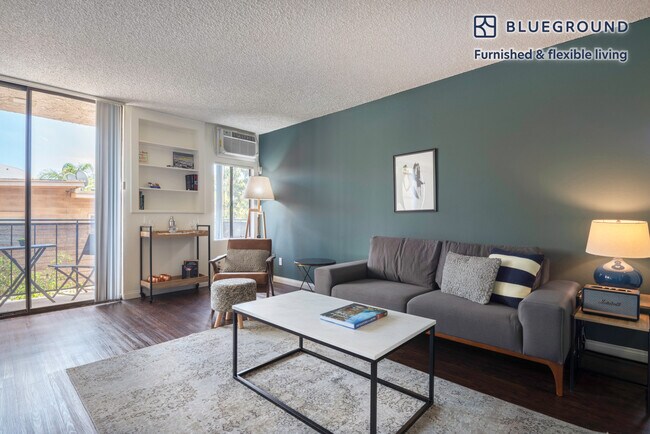 Building Photo - 1136 Larrabee St