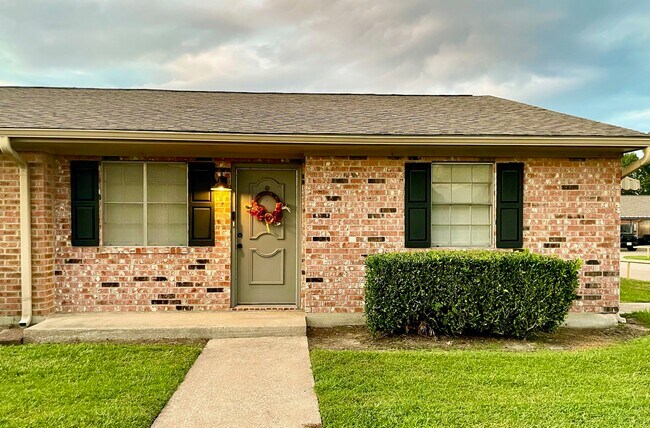 Foto del edificio - 5454 Folsom Dr