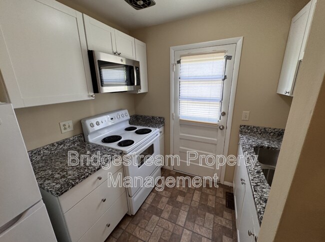 Building Photo - 4352 Sunray Rd