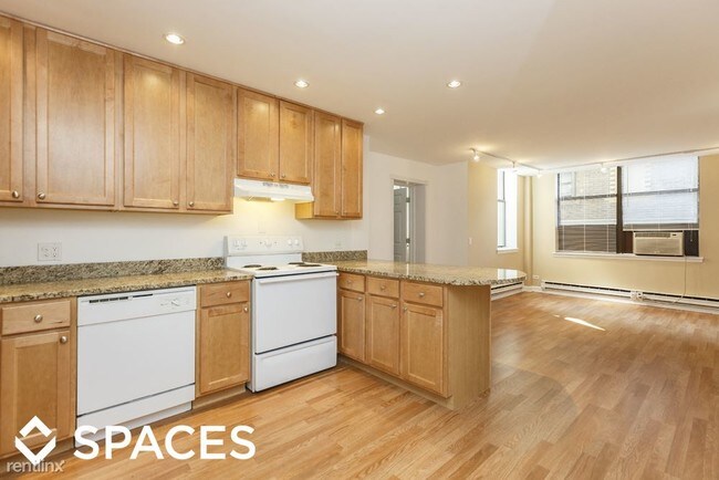 Building Photo - 808 W Junior Ter