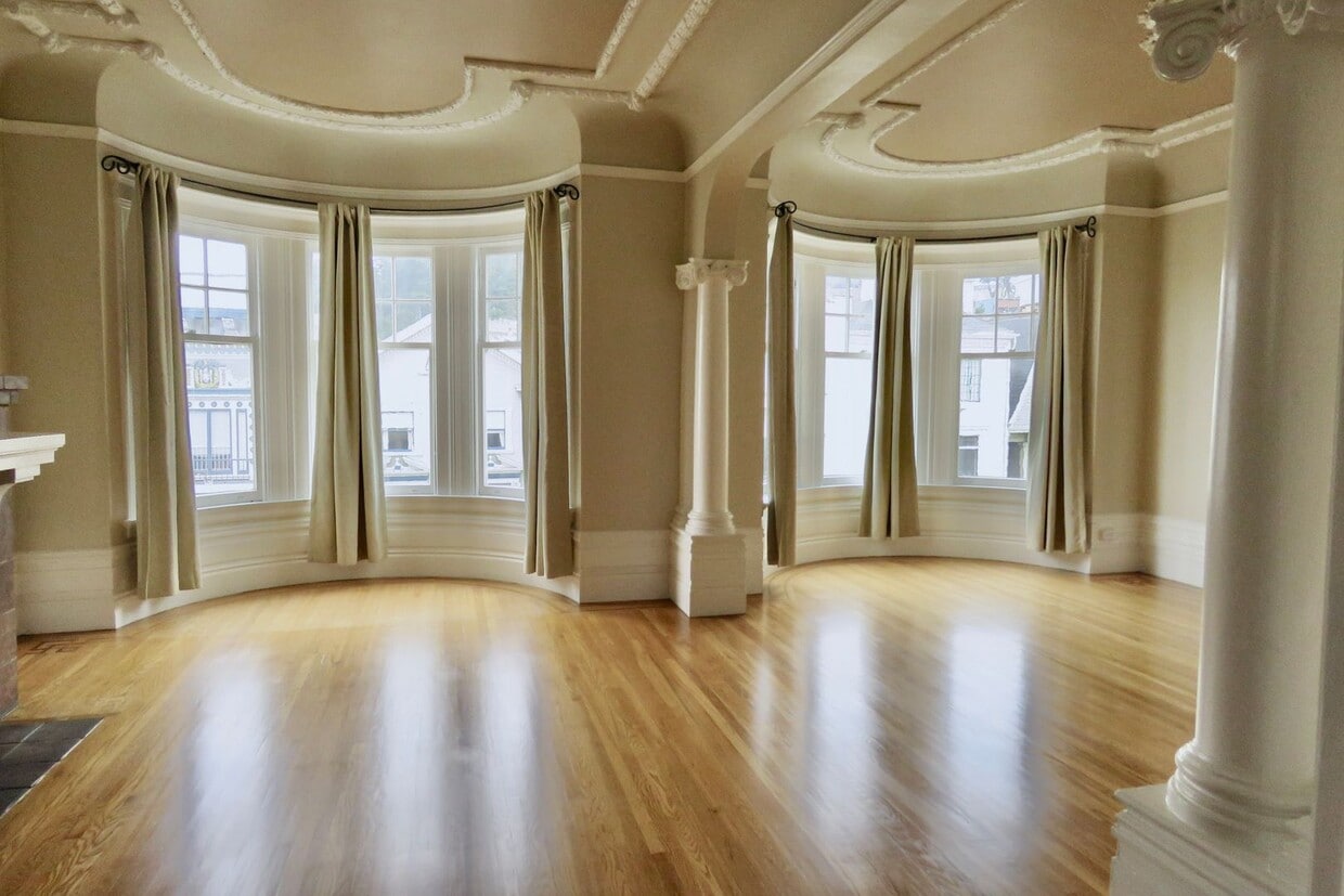 Primary Photo - Huge and Beautiful Classic Top Floor Condo