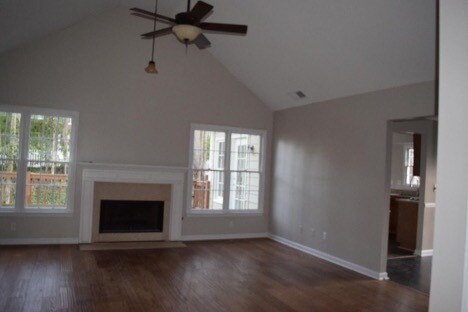 Building Photo - 200 Red Oak Ln