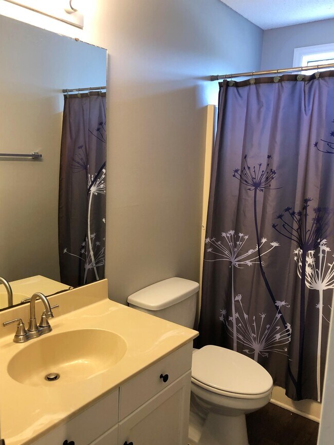 Foto del edificio - 5105 Spring Meadow Ln