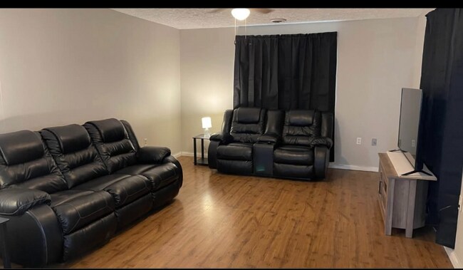 Building Photo - 28 1st St