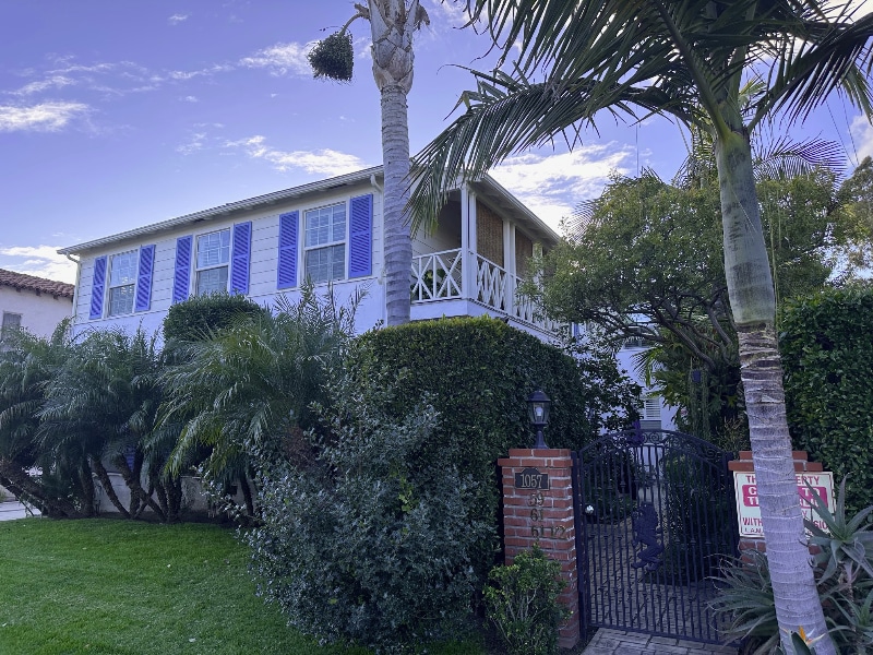 Primary Photo - 1057 Masselin Ave