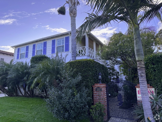 Building Photo - 1057 Masselin Ave
