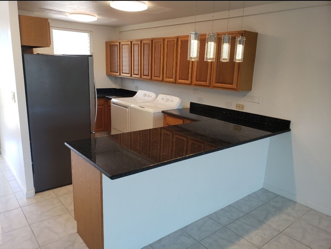 Primary Photo - Meridian East 2BR/1.5 BA/1 PHG $2800