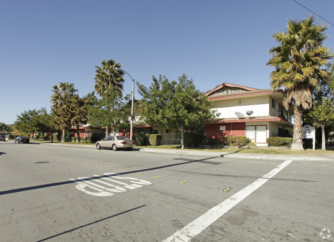 Building Photo - 859-897 E Monterey Ave
