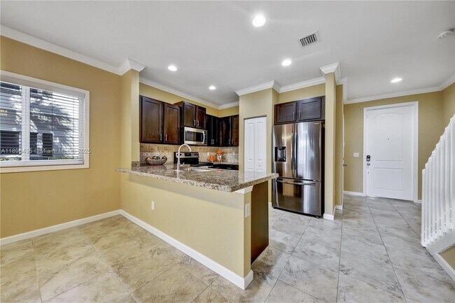 Foto del edificio - 346 NE 47th Pl