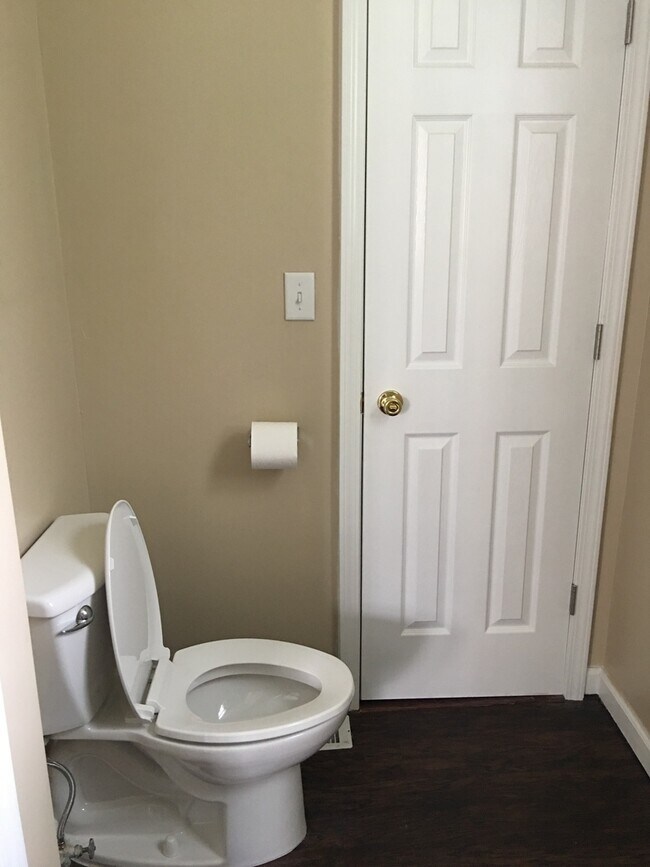 Foto del edificio - 104 N Salisbury St