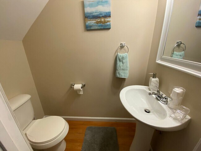 Foto del edificio - MOVE-IN READY!