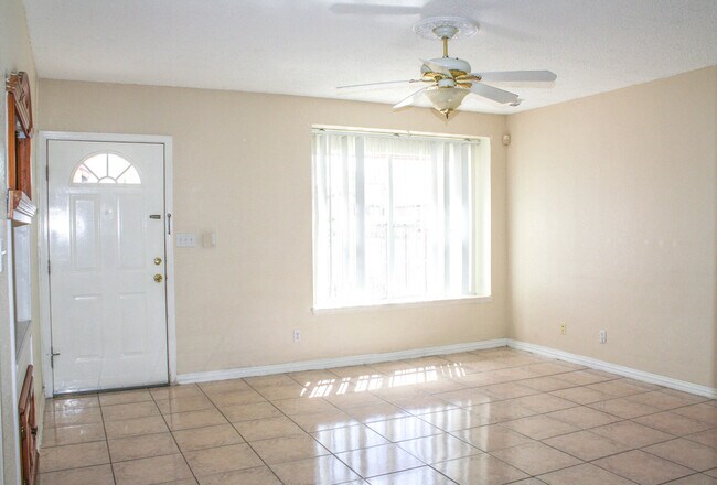 Building Photo - PRICED TO RENT QUICKLY