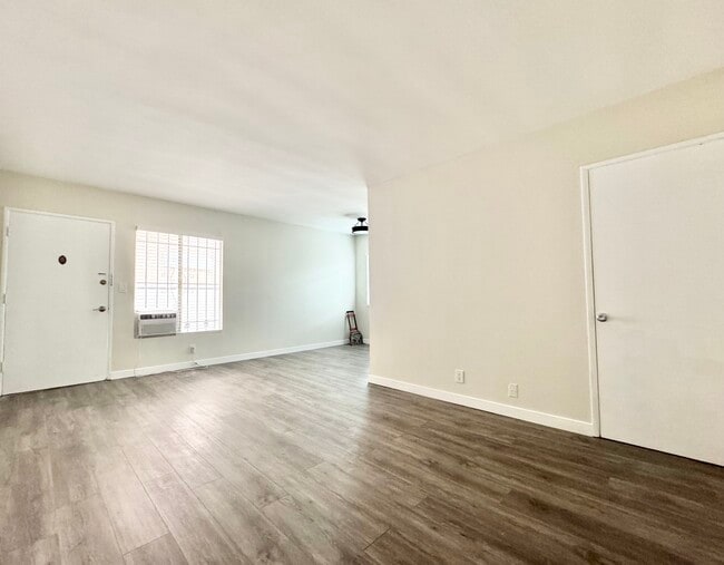 Foto del edificio - 1010 N Orange Grove Ave