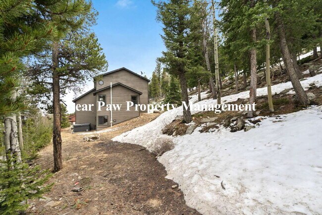 Building Photo - "Fully Furnished, Charming 3-Bed, 3.5 Bath...