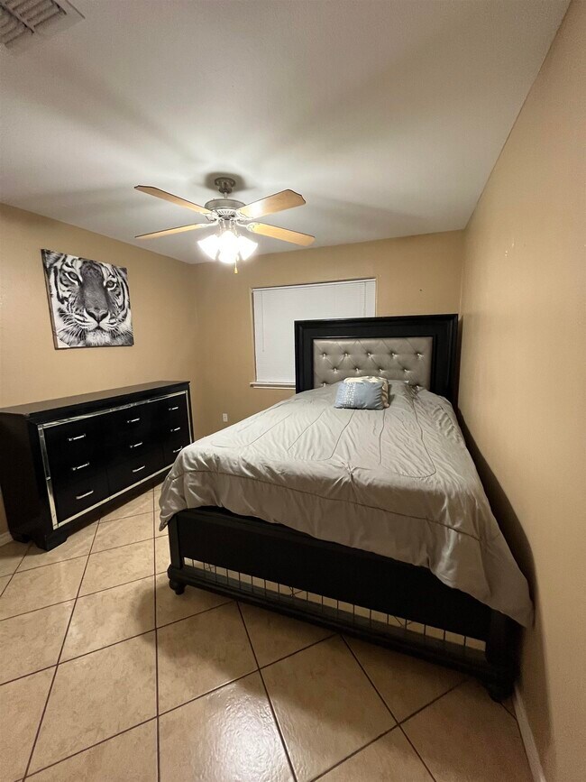 Building Photo - 2813 Patron Loop