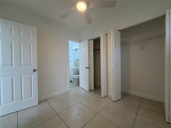 Foto del edificio - 10518 NW 30th Ave