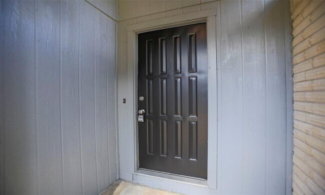 Building Photo - 12614 Campos Dr