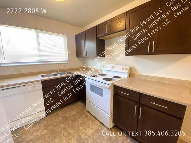 Building Photo - 2772 2805 W