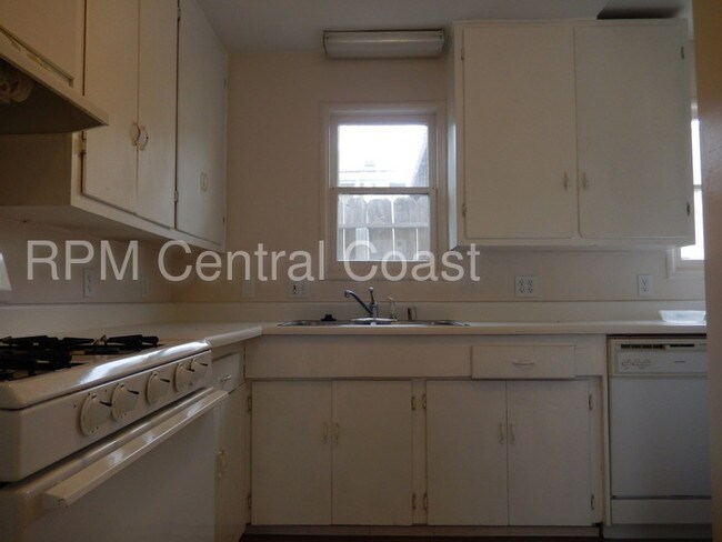 Foto del edificio - 1 Bedroom Apartment Located in Quiet Triplex