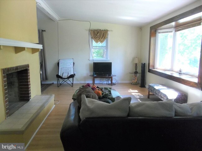 Foto del edificio - 103 W Lakeshore Dr