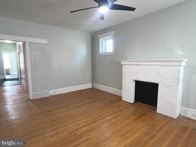 Building Photo - 513 E 19th St