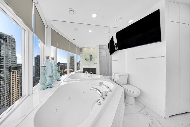 Building Photo - 1 King St W