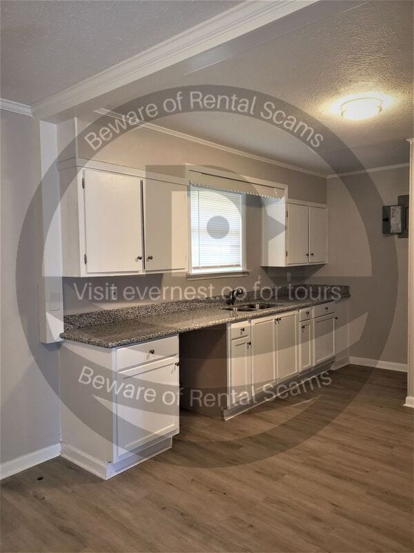 Building Photo - 2854 Engleside Dr