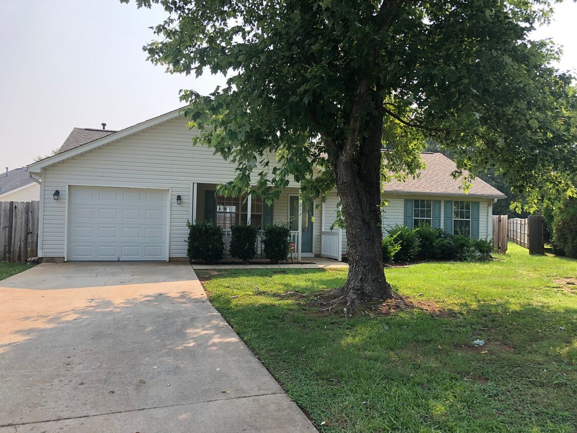 Primary Photo - Spartanburg - 3Bd/2Ba, 1248SF