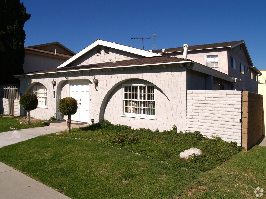 Building Photo - 4331 Green Ave