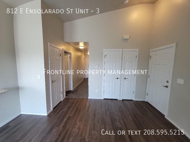 Building Photo - 812 E Ensolarado St