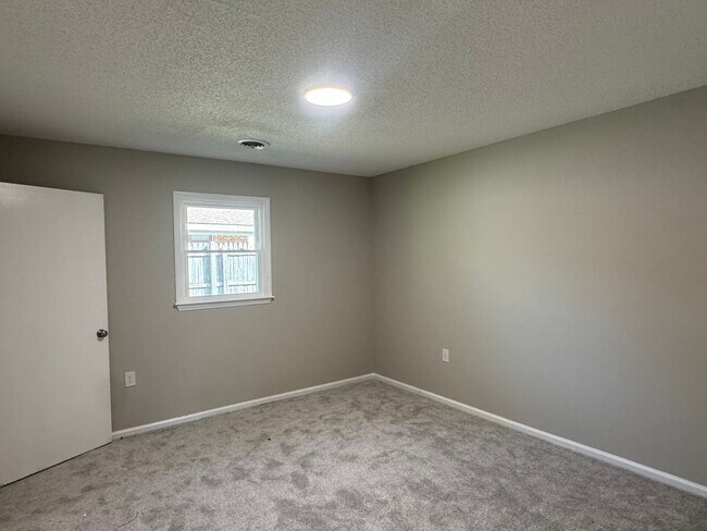 Foto del edificio - 3 Bedroom Brick Ranch Style Home
