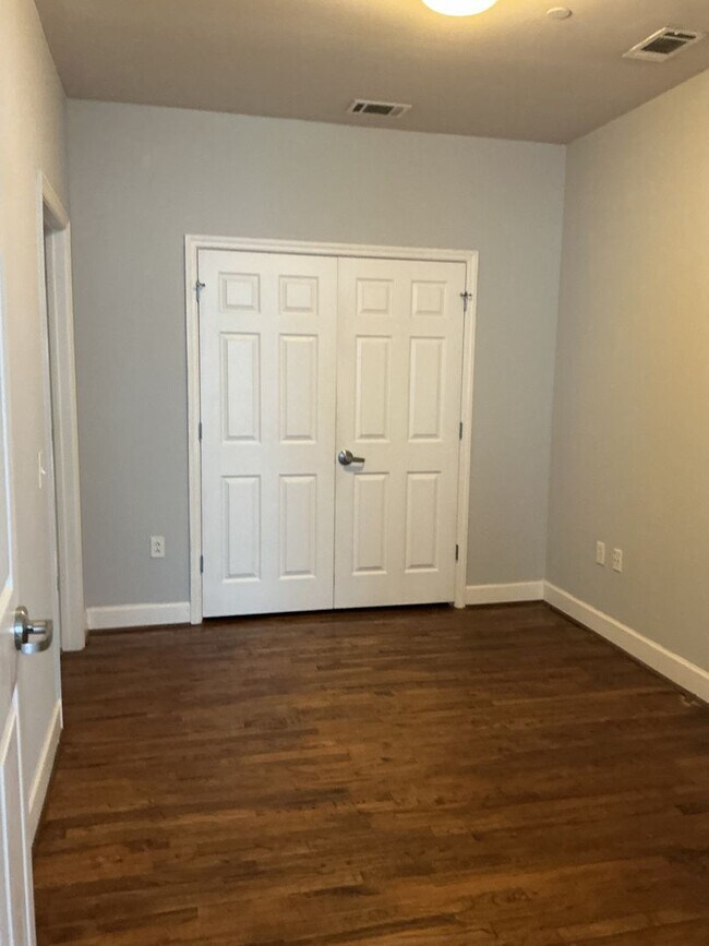 Foto del edificio - 470 Poplar St