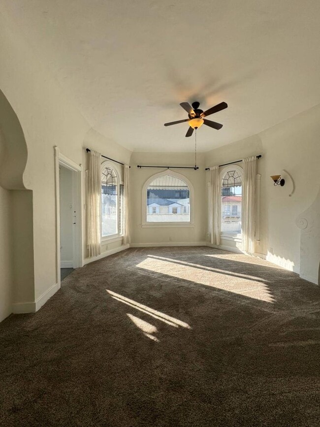 Building Photo - 2.0 bedroom in Los Angeles California 90048
