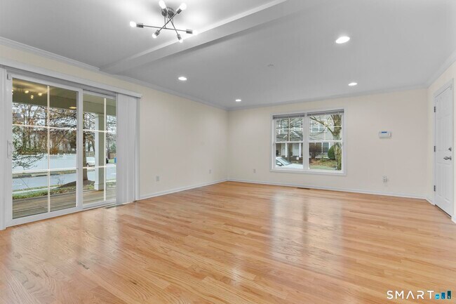 Foto del edificio - 15 W Main St