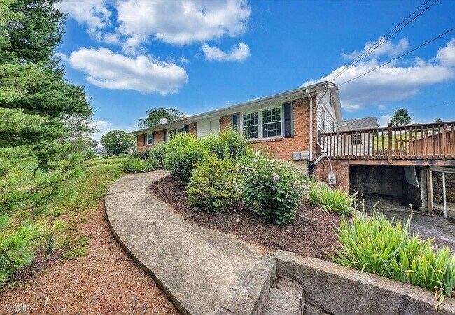 Foto del edificio - 3 br, 3 bath House - 3345 Blacksburg Rd